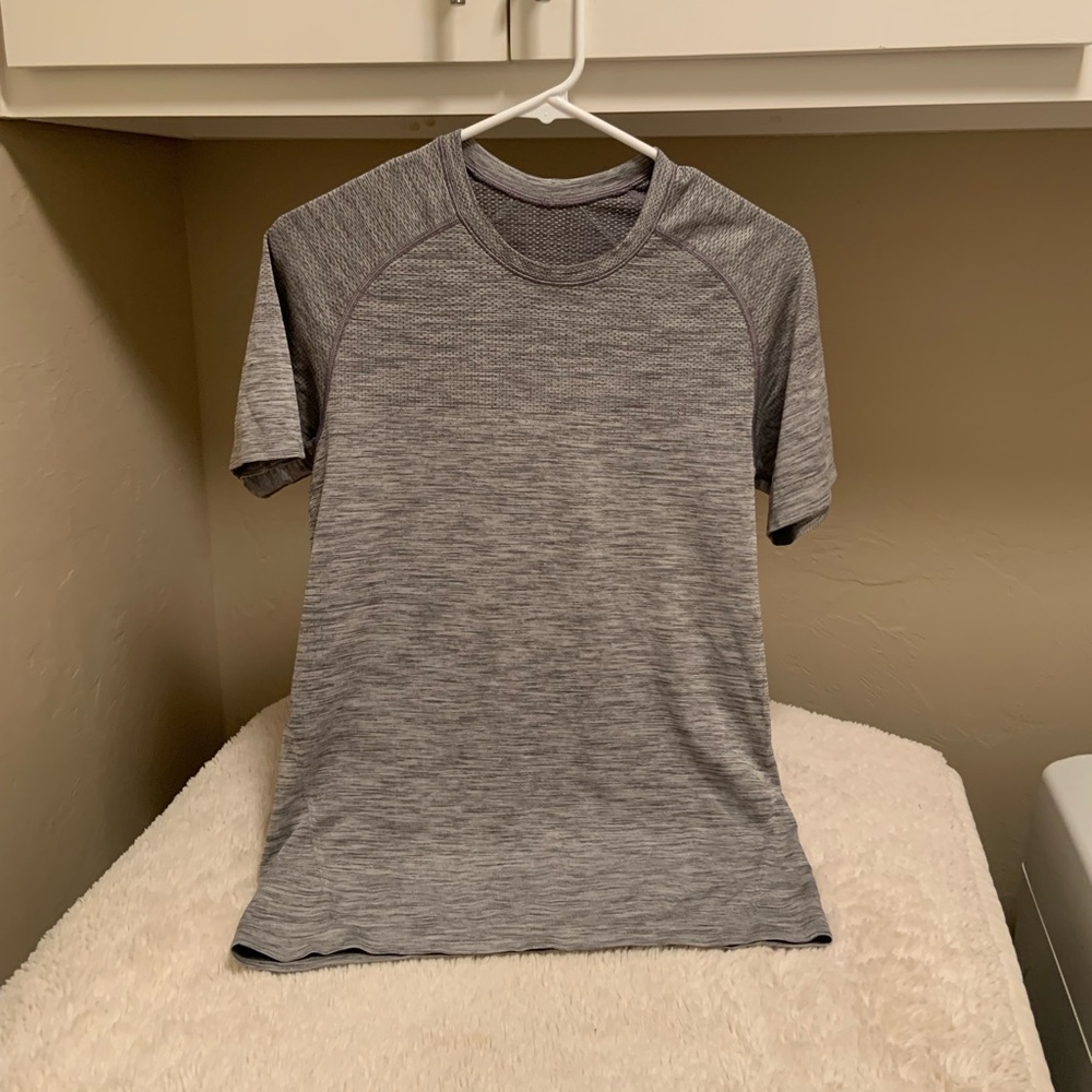 Lululemon Swiftly Men Size XS- Fit women 4/6